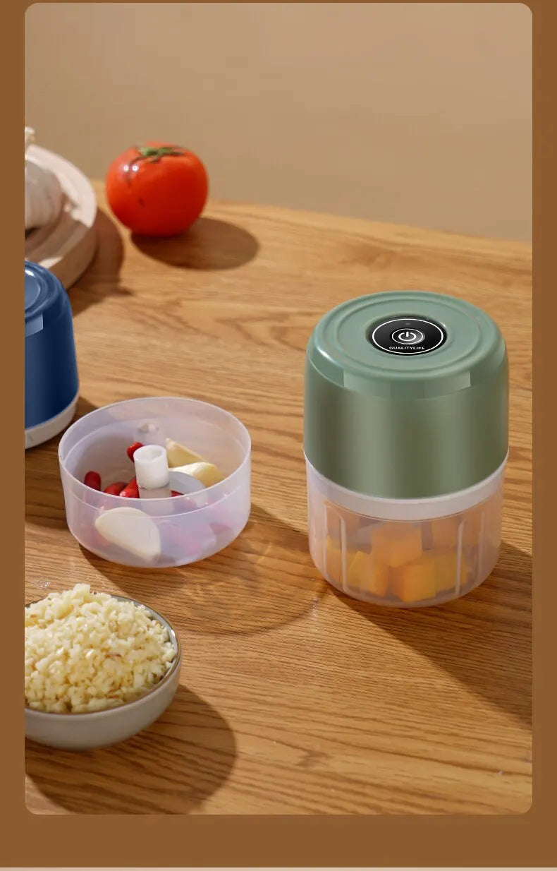 Say goodbye to time-consuming chopping and hello to effortless meal prep with the QuickPrep Chopper. Featuring ultra-sharp stainless steel blades and a built-in strainer, it’s your all-in-one kitchen hack for fast, fresh co