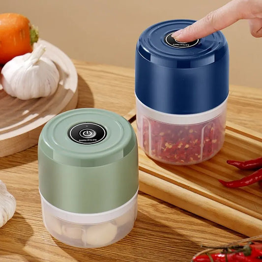 Say goodbye to time-consuming chopping and hello to effortless meal prep with the QuickPrep Chopper. Featuring ultra-sharp stainless steel blades and a built-in strainer, it’s your all-in-one kitchen hack for fast, fresh co